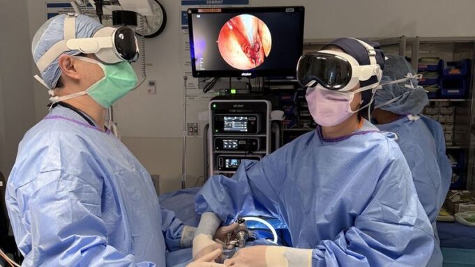 Apple Vision Pro zrychlil operaci slzných kanálků o 19 %