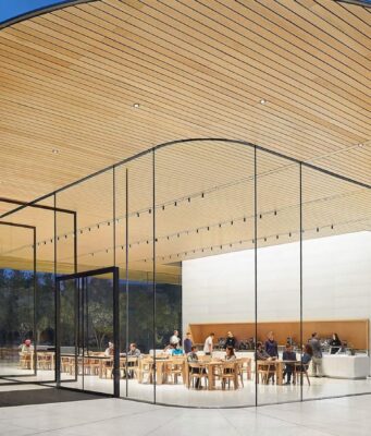 Po rekonstrukci již návštěvnické centrum Apple Park v Cupertinu v Kalifornii neobsahuje 3D model areálu