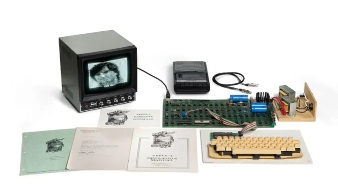 Počítač Apple-1 zvaný „Hatfield“ byl vydražen za 1 148 200 dolarů (včetně aukční přirážky)